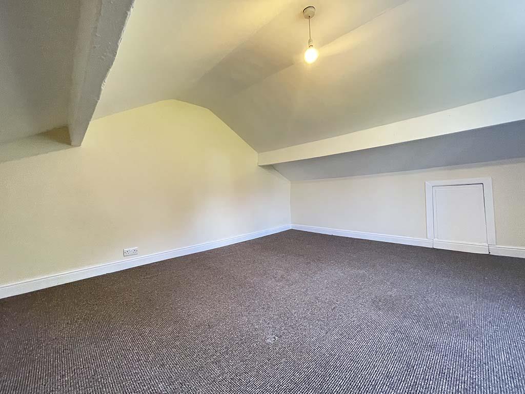 2 bedroom flat To Let in Barnoldswick - Attic Room